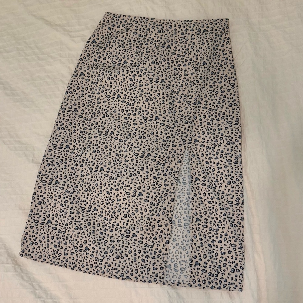 Lightweight Silky Feel Leopard Print Skirt